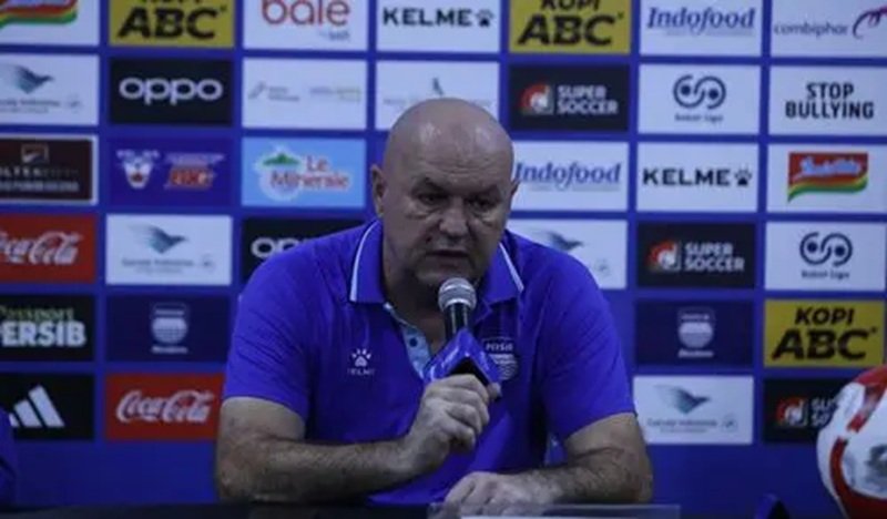 Bojan Hodak, pelatih Persib saat konferensi pers usai laga kontra Borneo FC