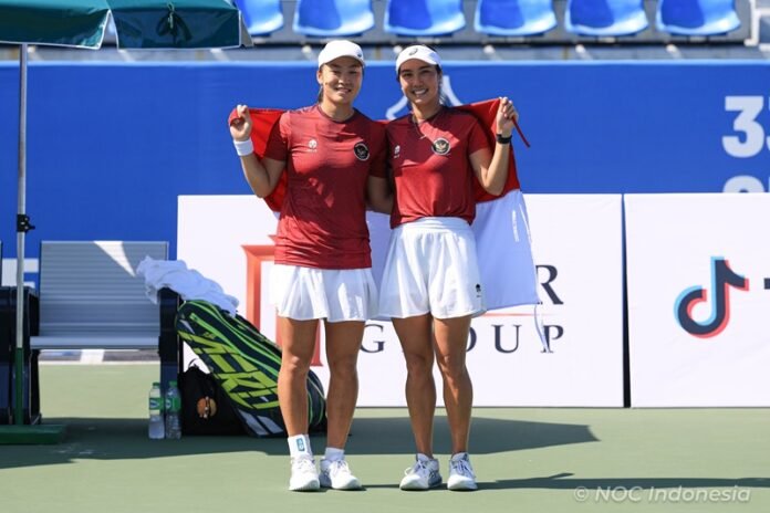 Ganda putri tenis Aldila Sutjiadi-Janice Tjen raih medali emas SEA Games 2025 - Holopis
