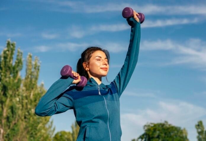 Ilustrasi perempuan sedang workout - Holopis