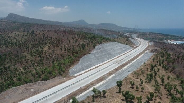 Jalan Tol Probolinggo-Banyuwangi - Holopis
