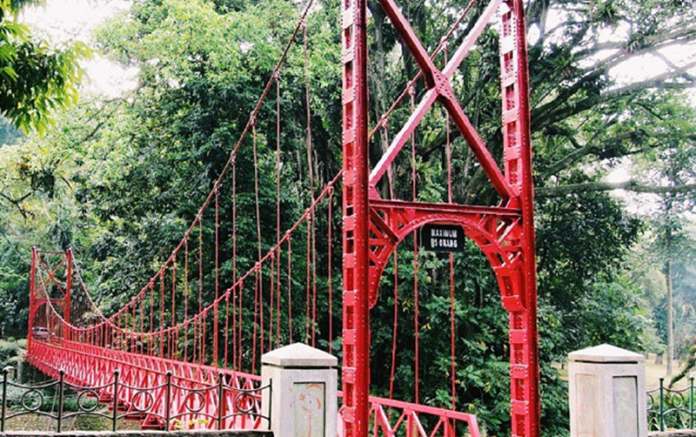 Jembatan Merah Kebun Raya - Holopis