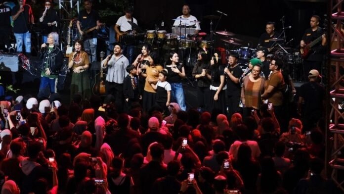 Konser Amal 100 Musisi Season 2 - Holopis