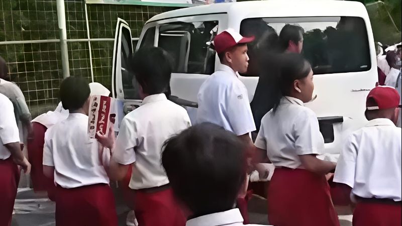 Mobil MBG tabrak kerumunan siswa SDN Kalibaru Cilincing, Jakarta Utara._HOLOPIS.