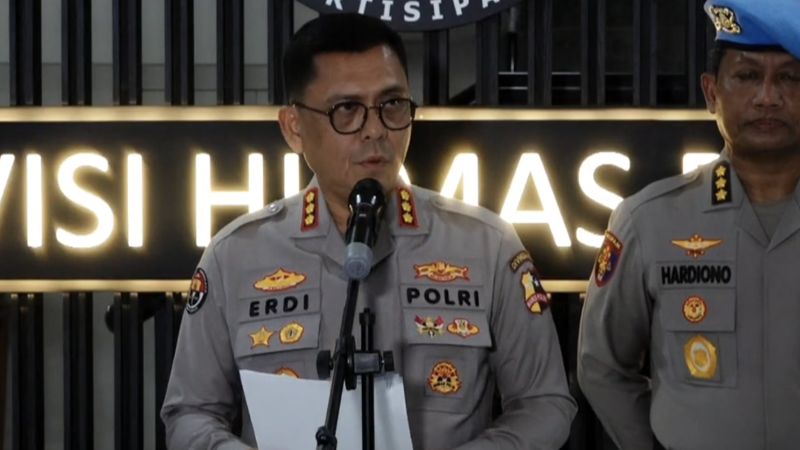 Kabagpenum Ropenmas Divisi Humas Polri Kombes Pol. Erdi A. Chaniago._HOLOPIS