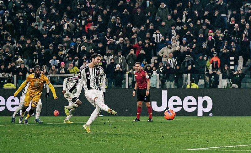 Manuel Locatelli mencetak gol kedua untuk Juventus ke gawang Udinese