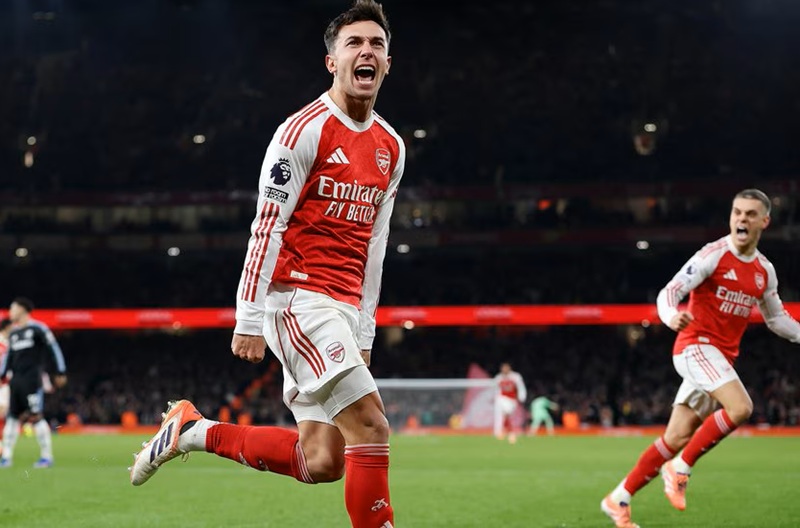 Martin Zubimendi selebrasi gol di laga Arsenal vs Aston Villa - Holopis