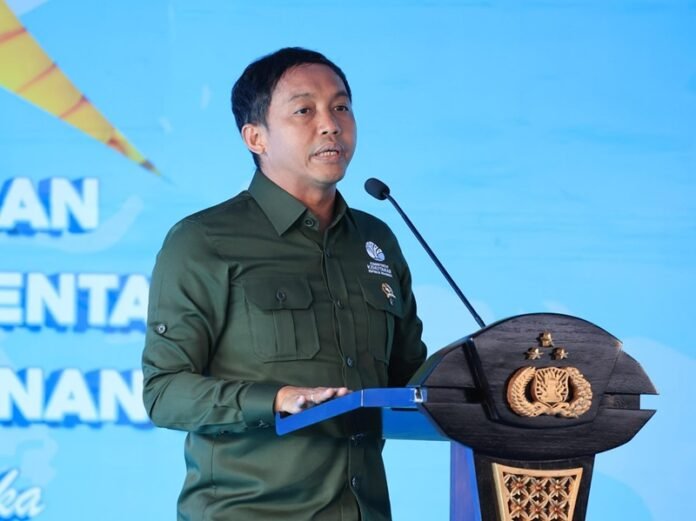 Menhut Raja Juli Antoni - Holopis