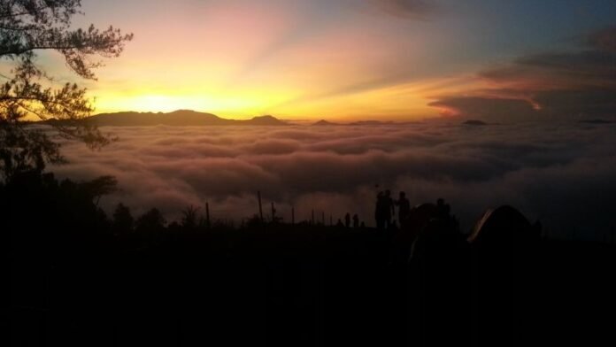 Negeri di Atas Awan Toraja Utara - Holopis