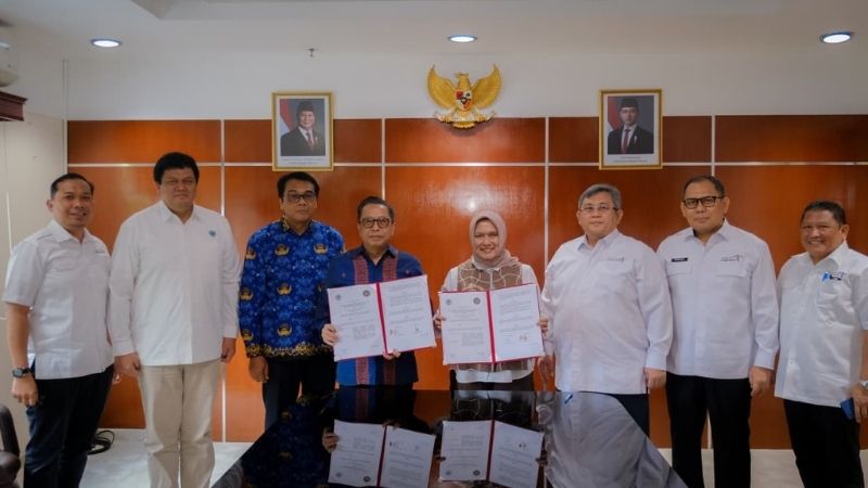 PKS Kemenpar dan KemenLH - Holopis