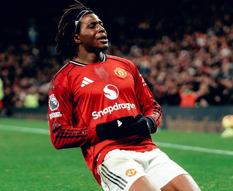 Patrick Dorgu selebrasi gol di laga MU vs Newcastle pada Boxing Day Liga Inggris - Holopis