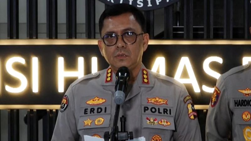 Kabagpenum Ropenmas Divisi Humas Polri Kombes Pol. Erdi A. Chaniago._HOLOPIS