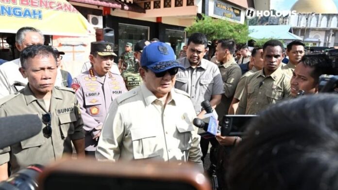 Prabowo ke Lokasi Banjir_7 - Holopis