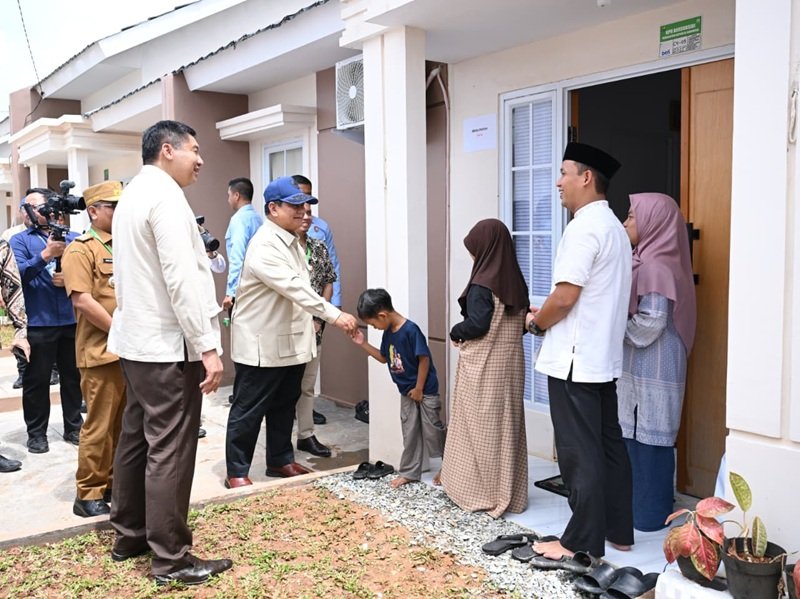 Presiden Prabowo saat bertemu masyarakat penghuni KPR FLPP - Holopis