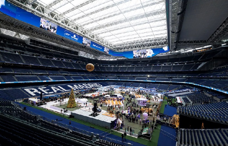 Santiago Bernabeu disulap jadi wisata Natal 2025 - Holopis