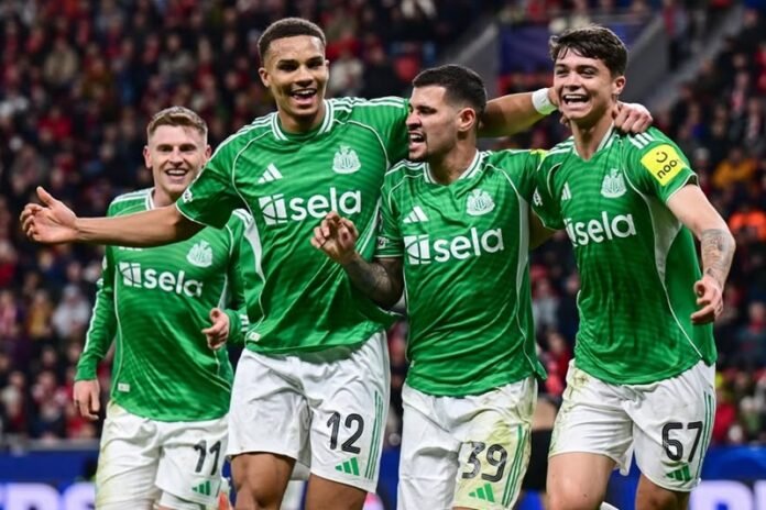 Skuad Newcastle United saat selebrasi gol - Holopis