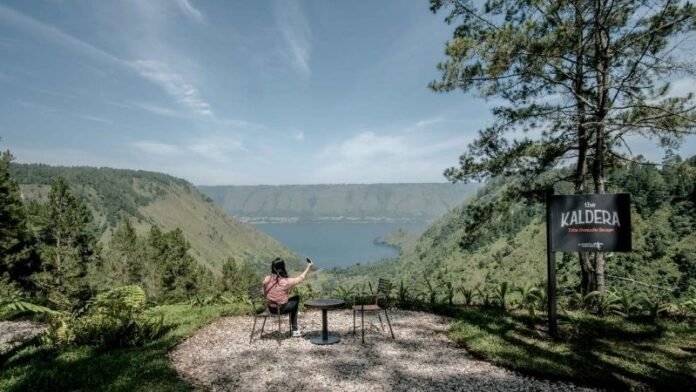 The Kaldera Toba Nomadic Escape sajikan pesona alam dan konsep glamour camping (glamping) yang terletak di Kabupaten Toba, Sumatera Utara. [Foto : Dok Kemenpar]