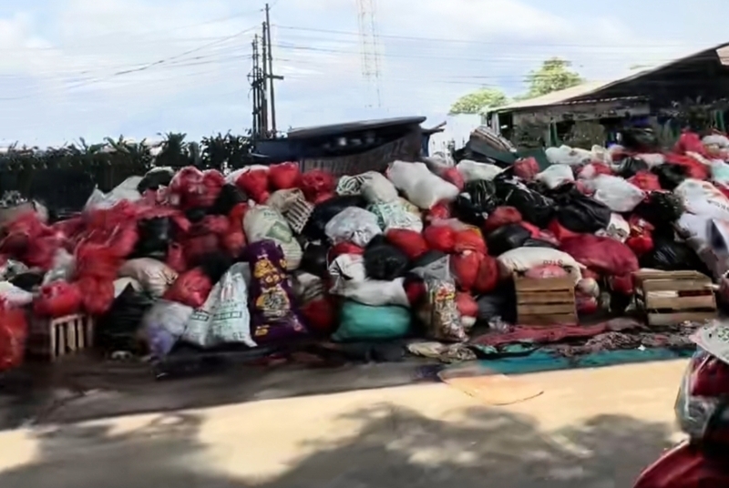 Tumpukan Sampah di Tangsel