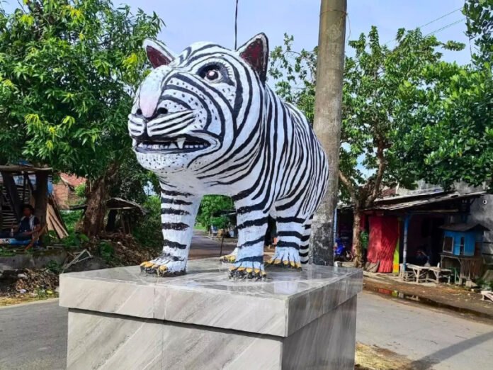 Viral patung macan putih Kediri