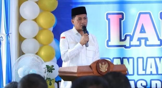 Bupati Aceh Selatan Mirwan MS jadi sorotan karena pilih umrah di tengah bencana. (Foto: Istimewa).