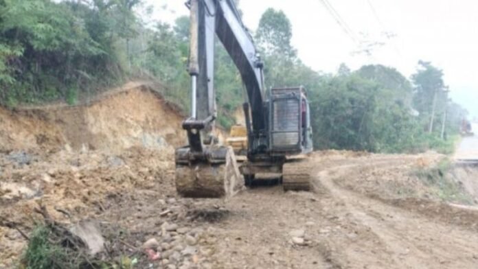 Kementerian PU kerahkan alat berat untuk pemulihan konektivitas Sibolga._HOLOPIS.