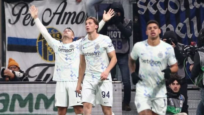 Pemain Inter Lautaro Martinez usai cetak gol._HOLOPIS.