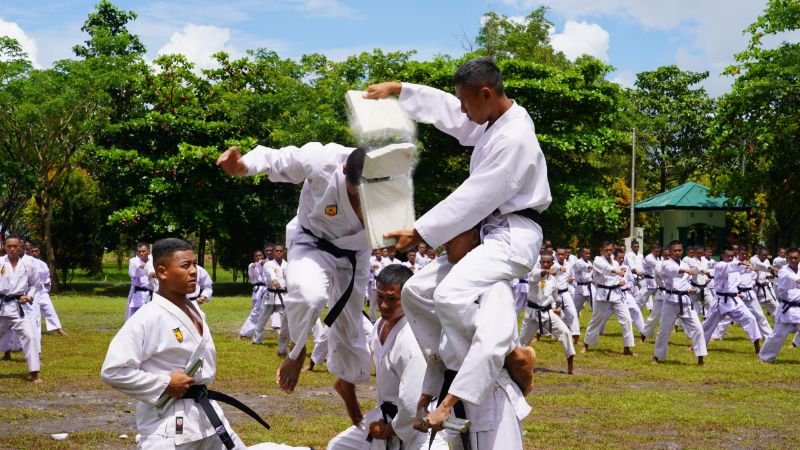 1.683 Prajurit Kodam XXIV/MT Raih Sabuk Hitam._HOLOPIS