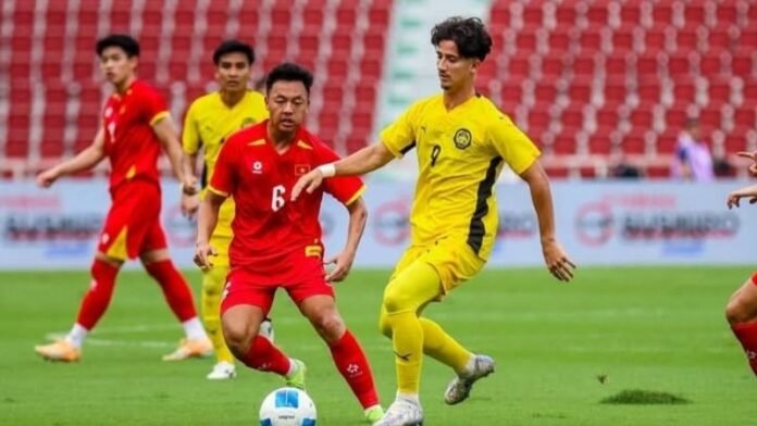 Laga Vietnam U-22 vs Malaysia U-22 di SEA Games 2025._-HOLOPIS