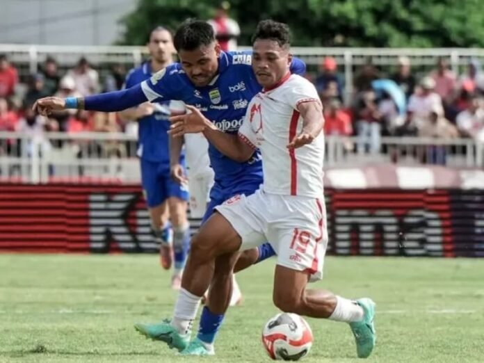 Laga Malut United vs Persib Bandung di Ternate._HOLOPIS