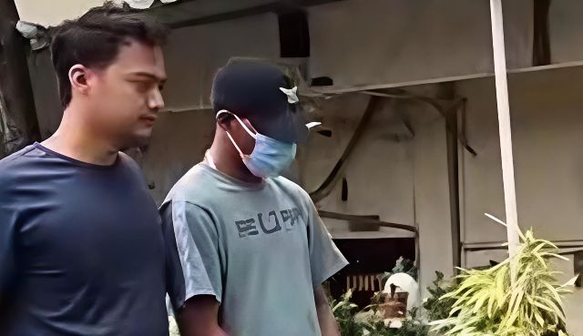 Mata Elang (bertopi) di Depok ditangkap Polres Depok._HOLOPIS