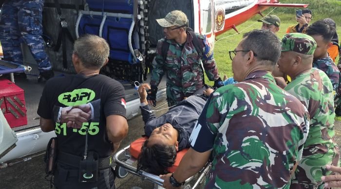 TNI evakuasi 3 warga Kampung Mayang Kute, Bener Meriah, Aceh, gunakan helikopter Bell 412._HOLOPIS