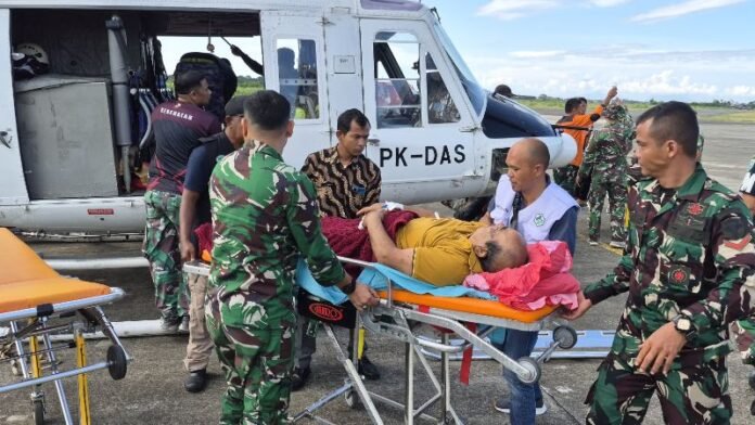 TNI evakuasi 3 warga Kampung Mayang Kute, Bener Meriah, Aceh, gunakan helikopter Bell 412._HOLOPIS