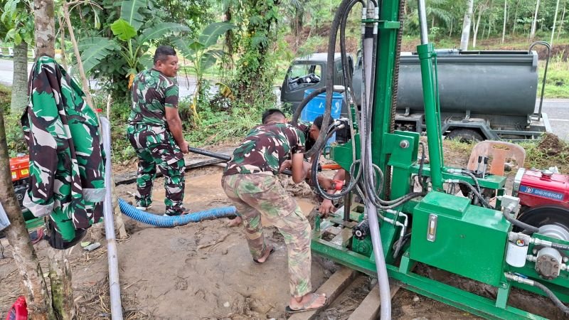 TNI bangun sumur bor di sejumlah wilayah Aceh._HOLOPIS