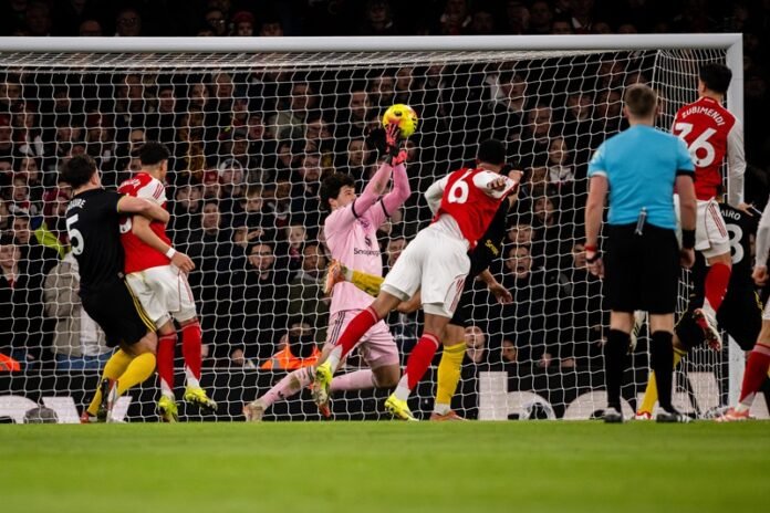Arsenal vs Manchester United di Liga Inggris - Holopis