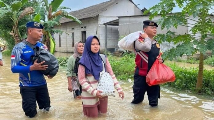 Banjir di Karawang - Holopis (2)