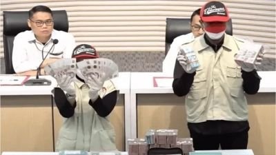 Barang Bukti Suap Pajak - Holopis