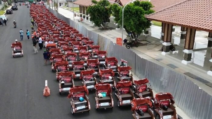 Becak Listrik Sidoarjo - Holopis