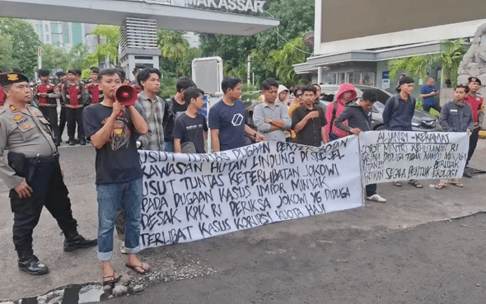 Demo di Makassar - Holopis.com
