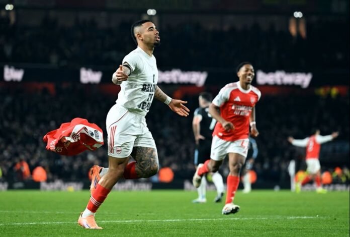 Gabriel Jesus saat selebrasi gol melawan Aston Villa - Holopis