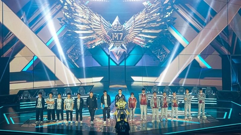 Grand FInal M7 - Holopis