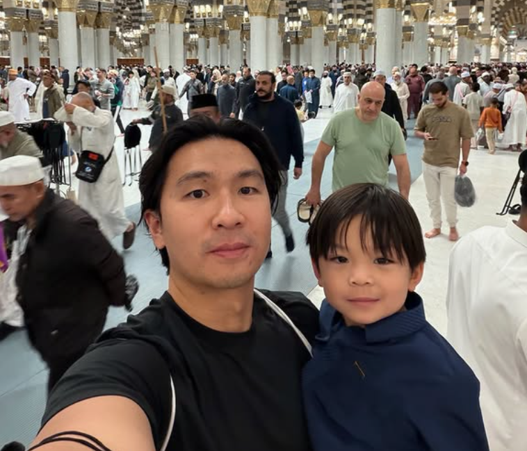 Intip Momen Umrah Nikita Willy dan Keluarga yang Adem dan Harmonis 4 Indra Priawan dan Issa