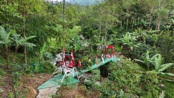 Jembatan Gantung Cisurupan Garut - Holopis