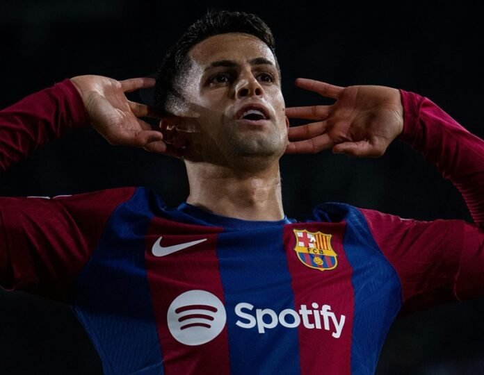 Joao Cancelo saat berseragam Barcelona - Holopis