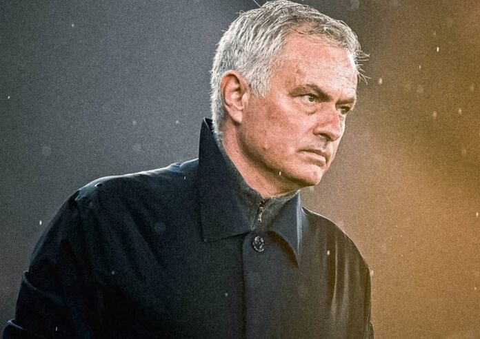 Jose Mourinho, pelatih Benfica saat melawan Real Madrid di Liga Champions - Holopis