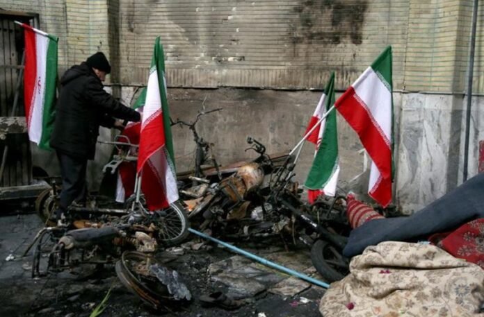 Kerusakan di Iran -Holopis