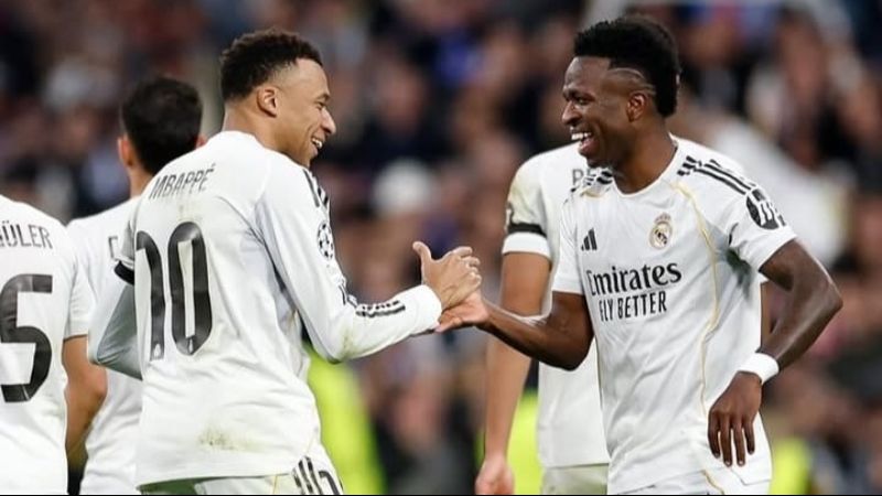 Kylian Mbappe dan Vinicius Junior saat rayakan gol ke gawang AS Monaco._HOLOPIS