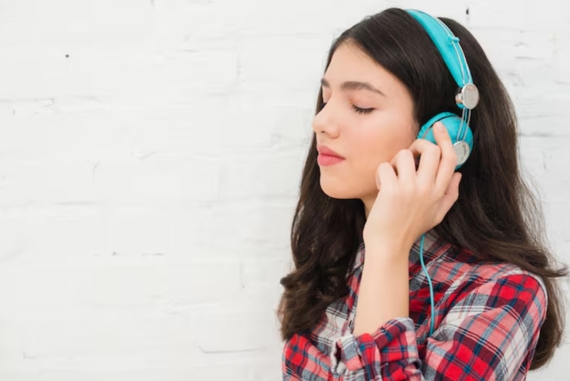 Mendengarkan Musik