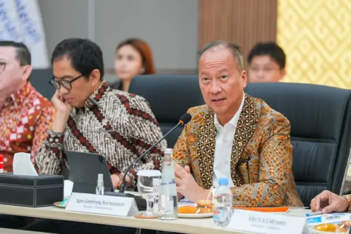 Menteri-Perindustrian-Holopis