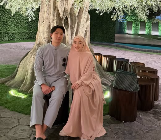 Intip Momen Umrah Nikita Willy dan Keluarga yang Adem dan Harmonis 3 Nikita Willy dan Indra Priawan