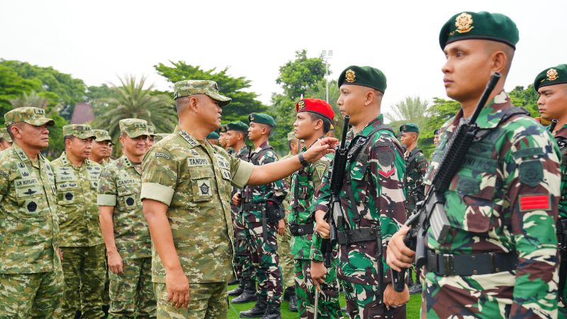 TNI gelar Apel Pasukan Satuan Tugas (Satgas) Patriot III jelang berpartisipasi dalam peringatan Pakistan Day._HOLOPIS