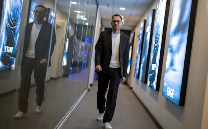 Pelatih baru Chelsea, Liam Rosenior - Holopis